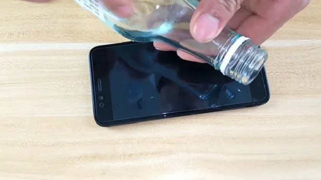 The Magic of a Few Drops of White Wine: A Simple and Handy Guide for Your Home Bar