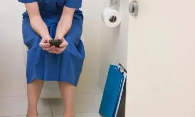 Why You Shouldn’t Use Your Phone on the Toilet?