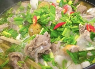The Ultimate Guide to Preparing a Mouth-Watering Duck Hot Pot with Sour Soup at Home: A Culinary Delight