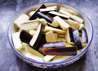 “The Magic of Stir-Frying Eggplant: Less Oil, More Delight”