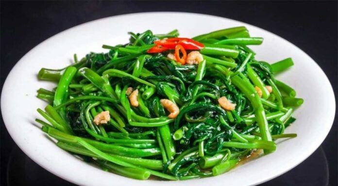 The Ultimate Guide to Stir-Frying Water Spinach: Achieving the Perfect Crisp and Green Deliciousness