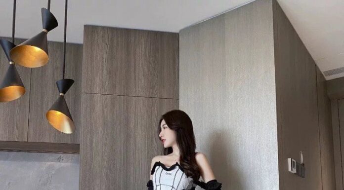 The Ultimate Guide to Choosing the Perfect Pair of Jeans: Transform Your Glutes and Achieve a Peachy, Flattering Look for Any Body Shape