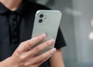 Why Do Foreigners Rarely Use Phone Cases? It Turns Out There’s a Surprising Reason.