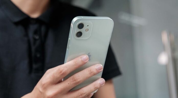 Why Do Foreigners Rarely Use Phone Cases? It Turns Out There’s a Surprising Reason.