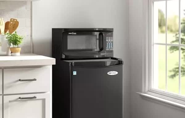 4 Things You Shouldn’t Put on Your Fridge – Ever!