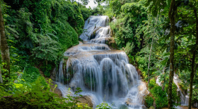 The Cascading “Stairway” Waterfall: A Scenic Escape Over 100km from Hanoi, Leaving Visitors Enchanted and Yearning for More.