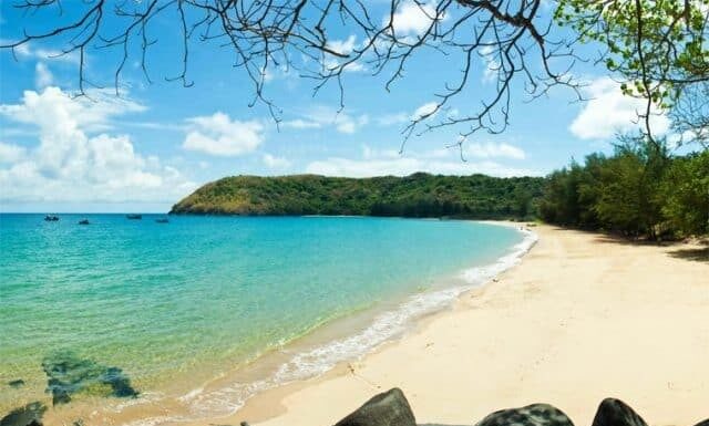 The Perfect Beach Couple: Da Nang’s Dynamic Duo