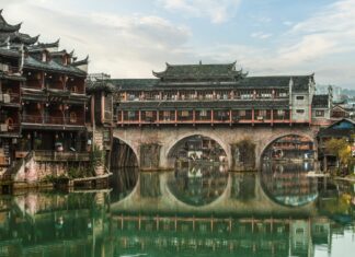 The Ancient Phoenix Town: A Thousand-Year-Old Paradise Nestled Amongst Mountains and Waters