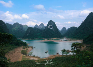 The Mountain with a ‘Giant Eye’ in Cao Bang, a Curious Spot for Travelers to Check-In