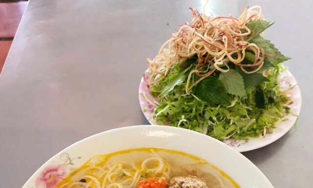 The Ultimate Bun Rieu Experience: A Taste of Ban Me’s Famous Crab Noodle Soup