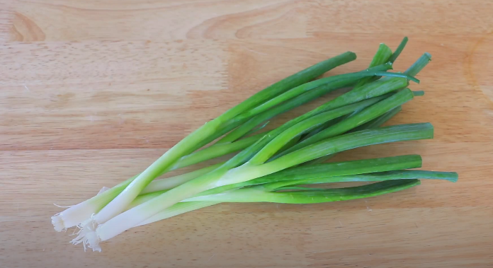 “The Secret to Keeping Scallions Fresh for a Month”