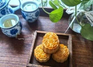 “Remember the 3 Foods, 1 Fruit, and 1 Action for a Blessed and Fortunate Mid-Autumn Festival”