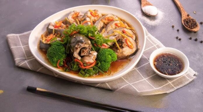 “A Delicious and Healthy Treat: Steamed Salmon in a Sweet Soy Sauce”