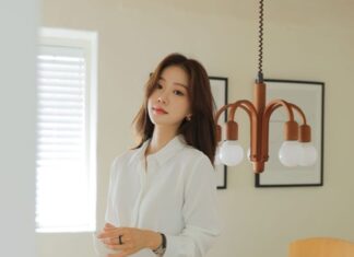 The Ultimate Guide: 4 Classic White Shirt Styles That Flatter Any Figure and Complexion