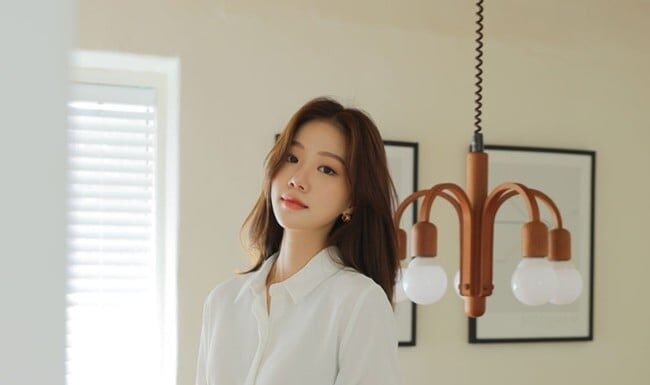 The Ultimate Guide: 4 Classic White Shirt Styles That Flatter Any Figure and Complexion