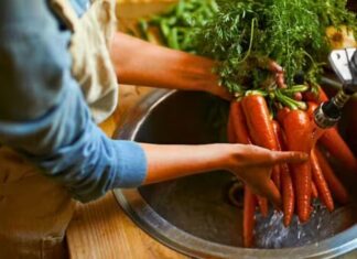 The Ultimate Guide to Carrot Preservation: Keep Them Fresh for Over a Month with This 10-Minute Hack