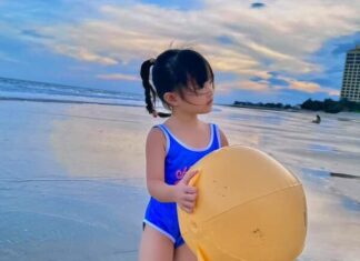 “The Adorable Beachside Snapshots of a Little Vietnamese Girl, Unveiling Her Affluent Lineage”