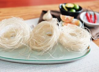 The Ultimate Guide to Mastering the Art of Stir-Fried Glass Noodles: A Sticky Situation Solved