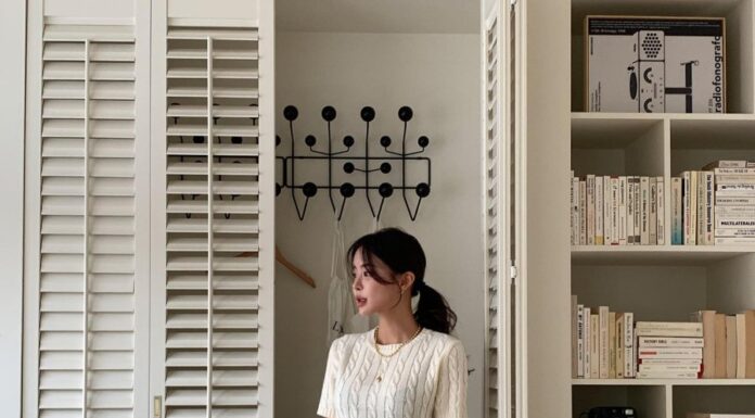 The Ultimate Guide to Power Dressing: 10 Ways to Style Your Skirt and Own the Boardroom