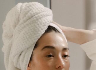 4 Essential Tips to Revitalize Your “Exhausted” Skin After a Long, Stressful Day