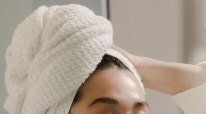 4 Essential Tips to Revitalize Your “Exhausted” Skin After a Long, Stressful Day