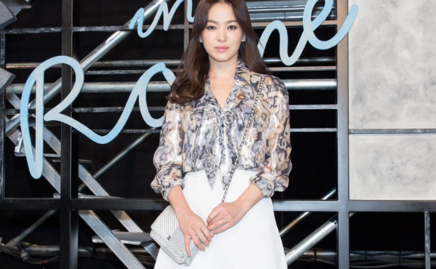 The Ultimate Guide: 10 Ways to Style a Skirt and Shine in the Office