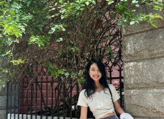 The “Magic” Pants That Instantly Slim Your Waist and Thighs, a Seasonless Style Statement That Can Be a Bit Much