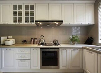 Should You Keep Your Windows Open When Using a Range Hood? Get It Right to Avoid a Messy Kitchen.