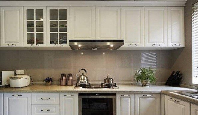 Should You Keep Your Windows Open When Using a Range Hood? Get It Right to Avoid a Messy Kitchen.