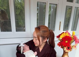 “A Fashionable Celebration: Chi Bao’s Daughter Dresses to Impress in $10,000 Outfit for Her One-Month Birthday Party”