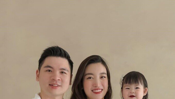 The Fashionable Duo: Đỗ Mỹ Linh and Her Mini-Me Daughter