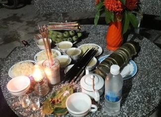 “The Power of Rice and Salt: Unlocking Prosperity and Peace with Traditional Offerings”