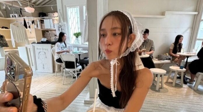 The Ageless Coffee Shop Owner: A 60-Year-Old With the Youthful Vibrance of a 25-Year-Old and a Fashion Sense That Rivals Any Youngster’s