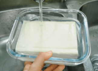 The Secret to Keeping Tofu Fresh: A Simple Soak Makes it Last