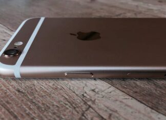 Why You Should Face Down Your Phone When Placing It on a Table: A Huge Advantage That Everyone Needs