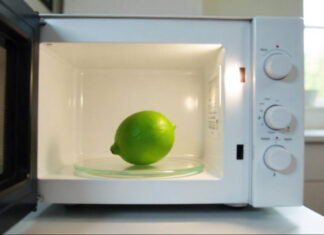 The Ultimate Kitchen Hack: How to Get More Juice Out of Lemons with Your Microwave