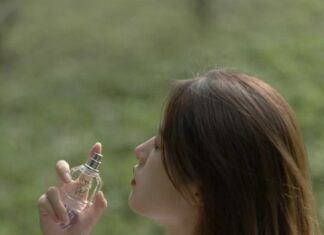 The Ultimate Guide to Choosing a Signature Scent: 4 Tips for Women to Boost Confidence