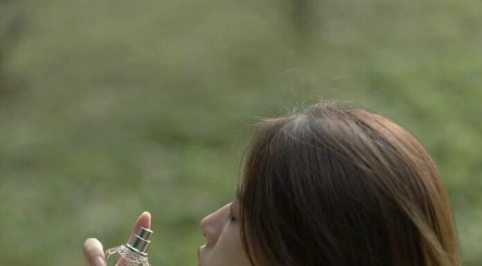 The Ultimate Guide to Choosing a Signature Scent: 4 Tips for Women to Boost Confidence