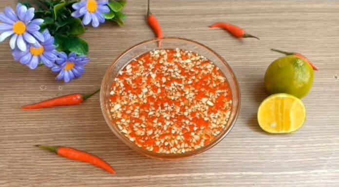 The Perfect Sweet and Spicy Chili Garlic Sauce: A Mouthwatering, Tangy Delight