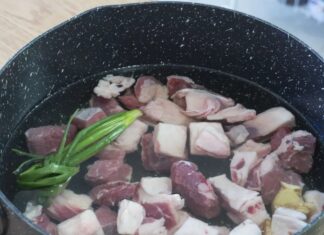 “The Great Pork Conundrum: Cold or Hot Water for the Perfect Chần?”