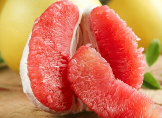 The Ultimate Guide to Buying the Perfect Pomelo: 4 Tips to Spot a Sweet and Juicy Treat