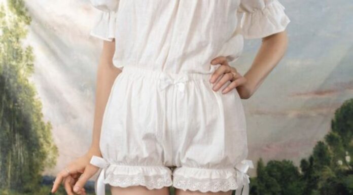 The Ultimate Summer Staple: Bloomer Shorts – Strut Your Way Through Sunny Days in Style