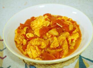 The Perfectly Fluffy Steamed Eggs with Tomato: A Delicious and Creamy Take on a Classic