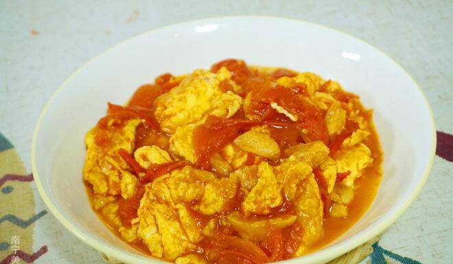 The Perfectly Fluffy Steamed Eggs with Tomato: A Delicious and Creamy Take on a Classic