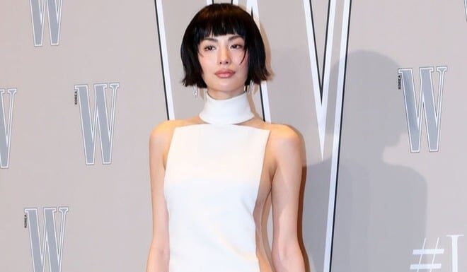 The World’s Most Beautiful Woman Serves Up a Stunning Visual Treat with Her Captivating Aura