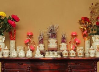 Why You Shouldn’t Place the Vase on the Right Side of the Altar