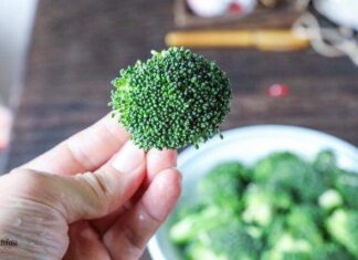 How Long Should You Boil Broccoli to Retain Its Green Color and Crunch?