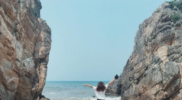 The Ultimate Guide to Beach Vacation Posing: 5 Tips for Flawless Photos that Will Make Your Friends Jealous