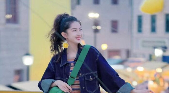 What Pants to Wear with a Denim Jacket to Look Your Best? Flatter Your Figure with These 10 Stylish Combos.