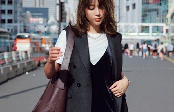 3 Timeless Tips for Women to Rock All-Black Outfits in Fall Without Looking Dull or Aged